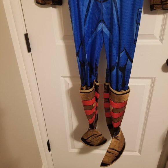 Marvel Captain America Costume with gloves, mask, belt, and shield - Picture 3 of 11